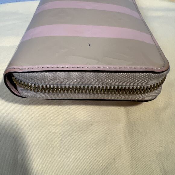 LOUIS VUITTON Vernis Rayures Zippy Wallet - Picture 5 of 10